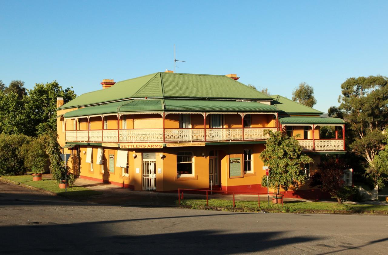 Settlers Arms Hotel Dungog 外观 照片
